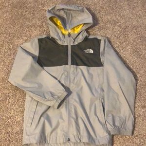 Boys The North Face Windbreaker Gray Size 7/8